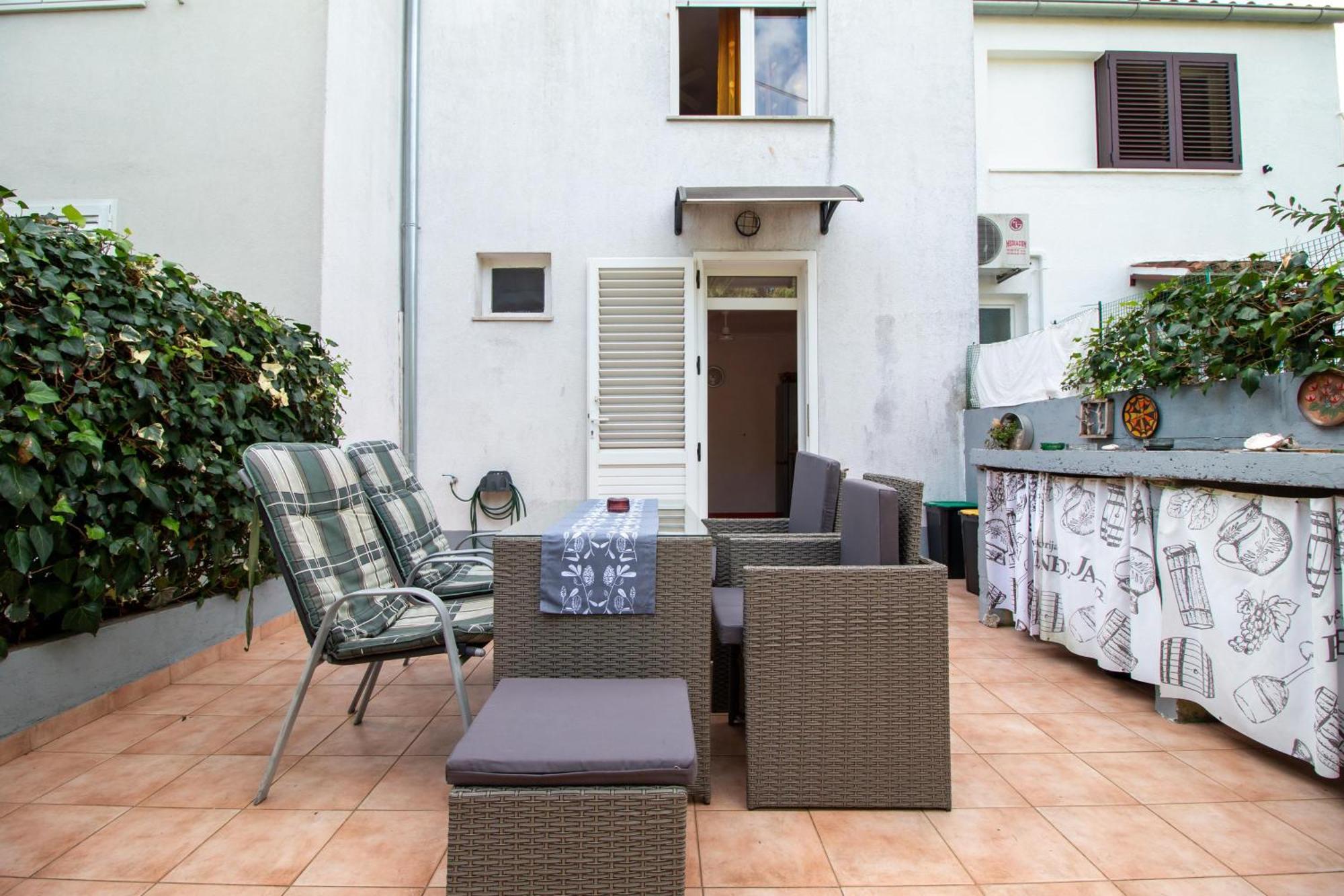 Apartment Un *
